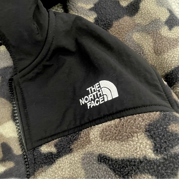 THE NORTH FACE Camo Full Zip Hoodie - Picture 4 of 5